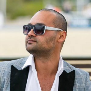 Deryk H headshot